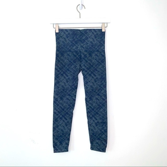 Spanx Look at Me Now Seamless Cropped Leggings in Indigo Watercolor size Small - Picture 3 of 8